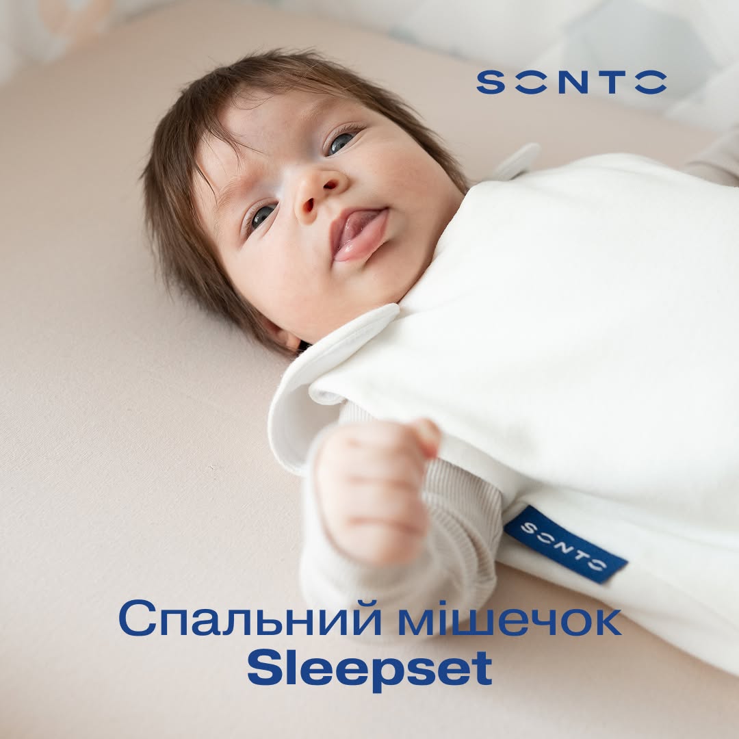 Newborn in a white sleepset lying on a bed, brand logo SCNTC visible, with 'Sleepset' text on the image.